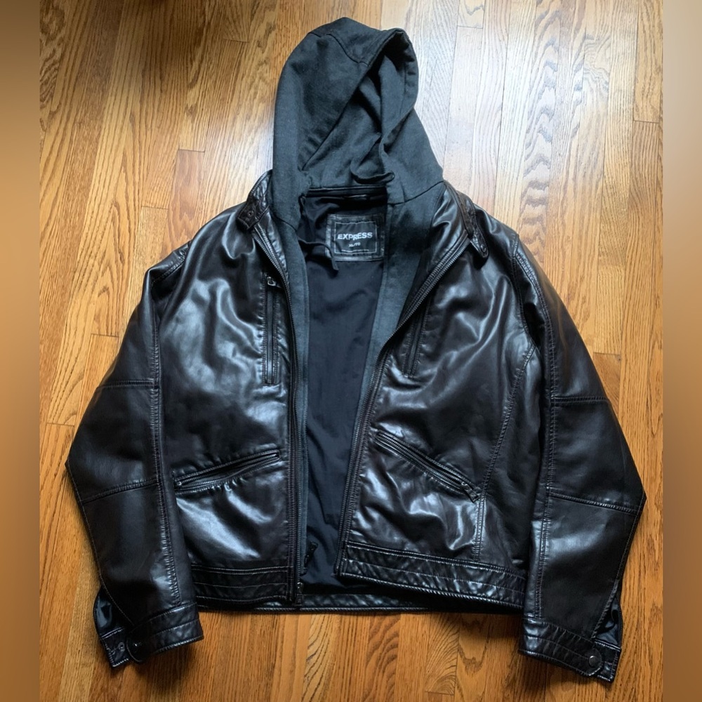 MENS EXPRESS JACKET WITH REMOVABLE HOOD